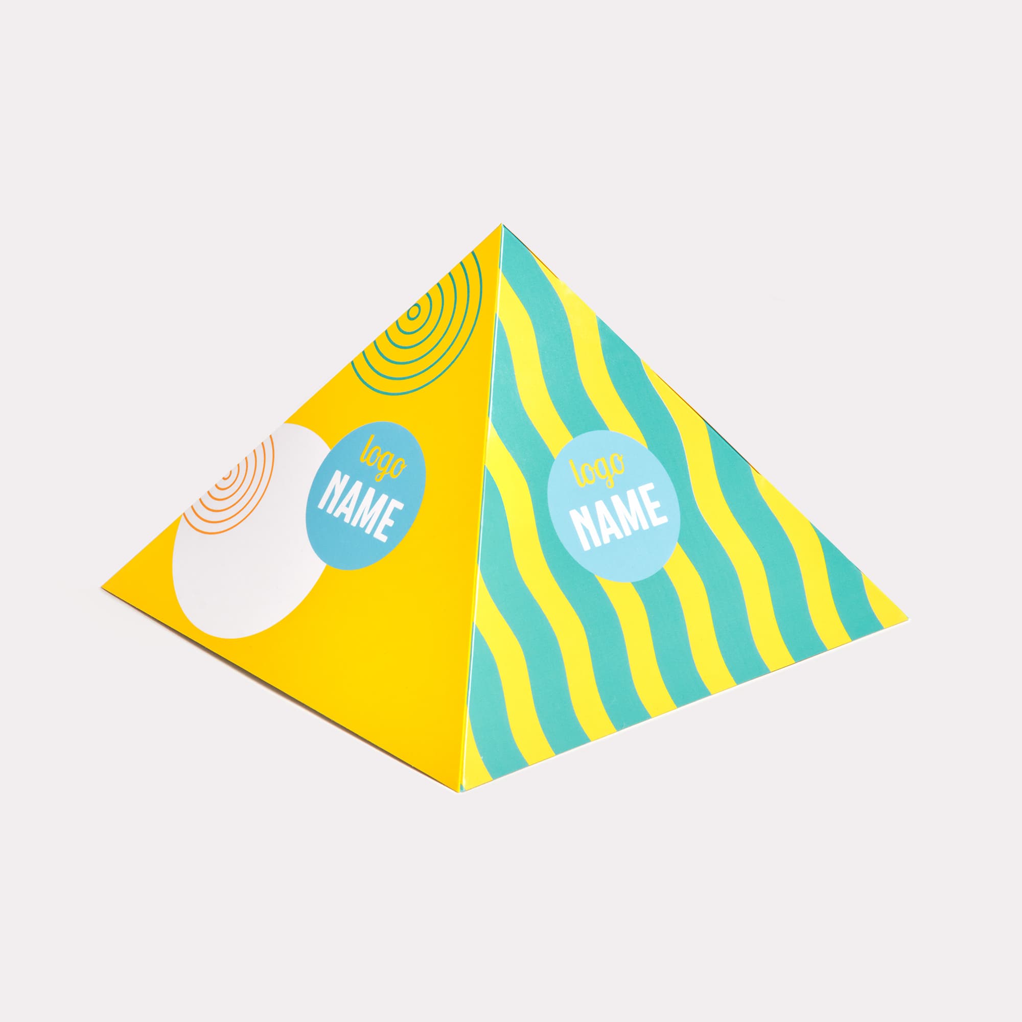 Présentoirs pyramidaux