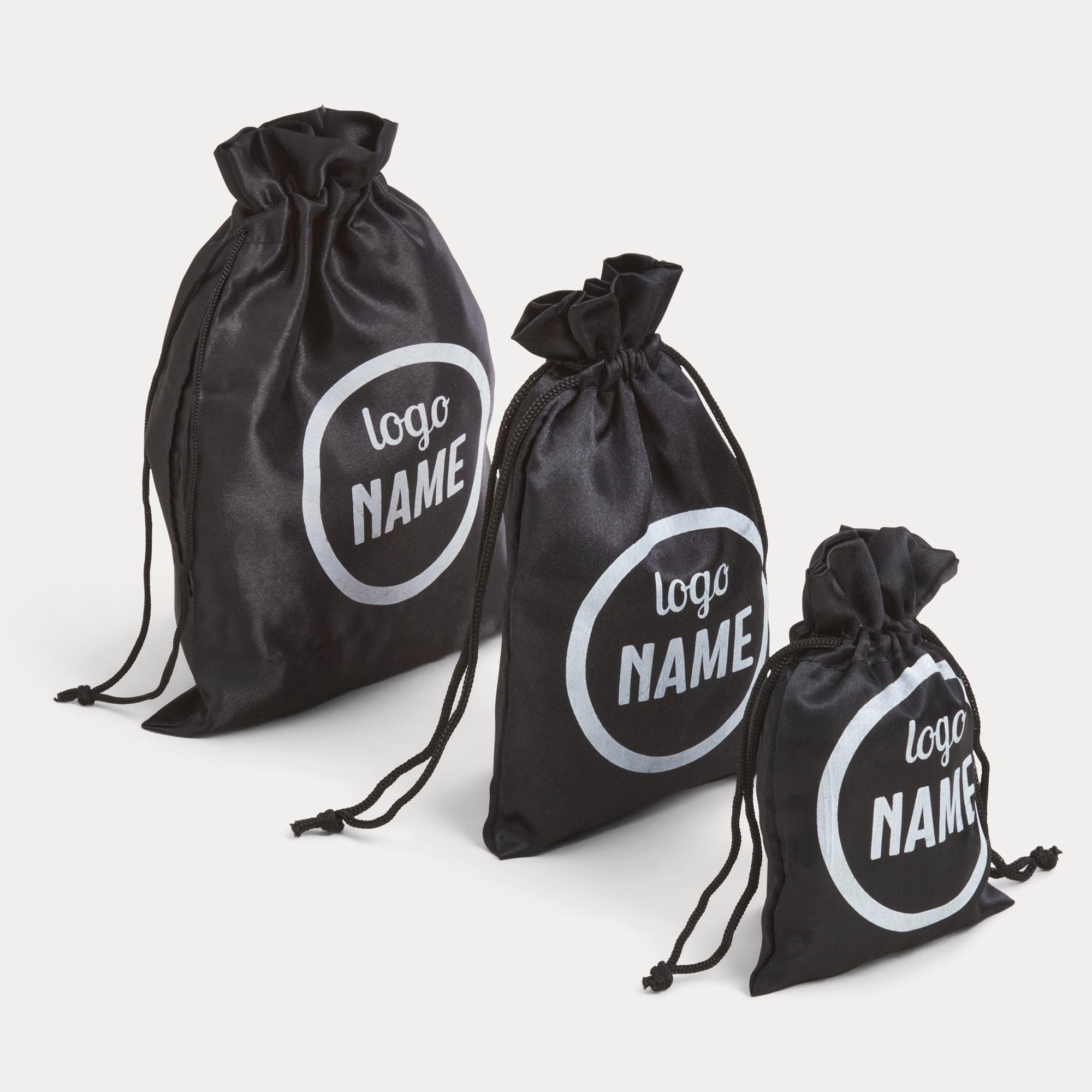 Sacs en satin avec cordons de serrage