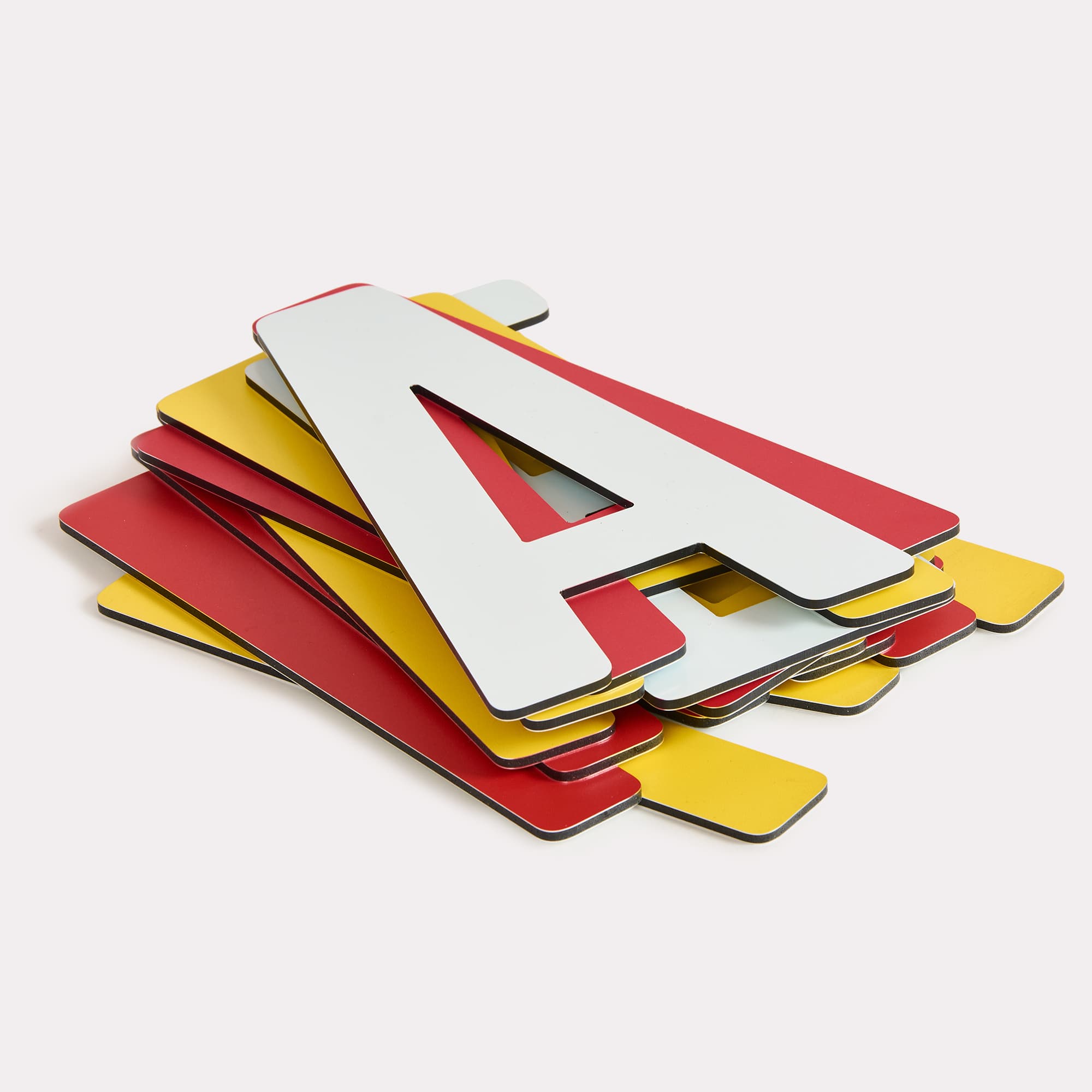 Lettres et formes découpées